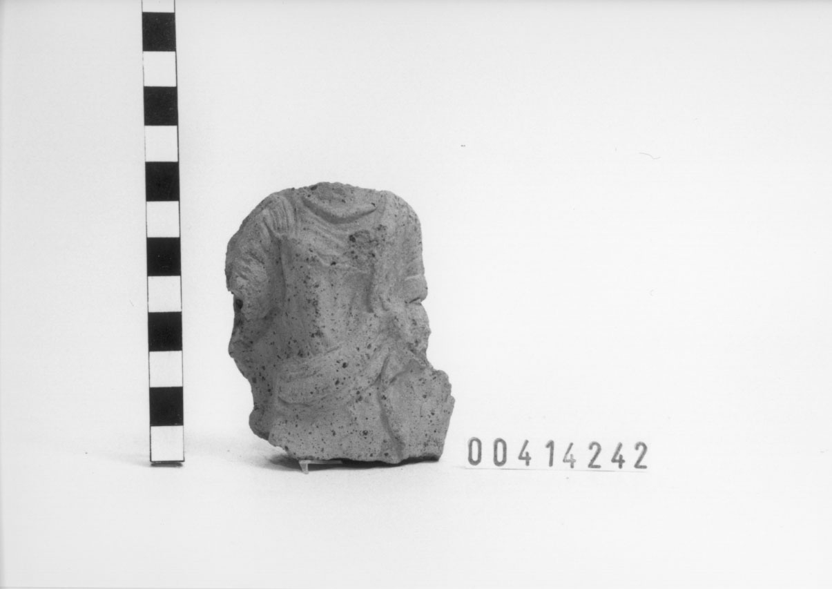 Figura femminile (Statuetta votiva/ frammento) (III a.C, II a.C)
