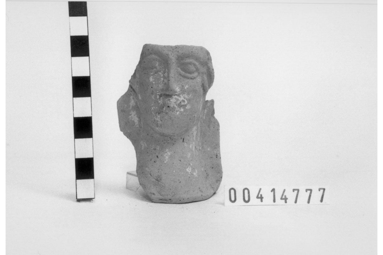 Figura femminile velata (Testa votiva/ frammento) (III a.C, II a.C)