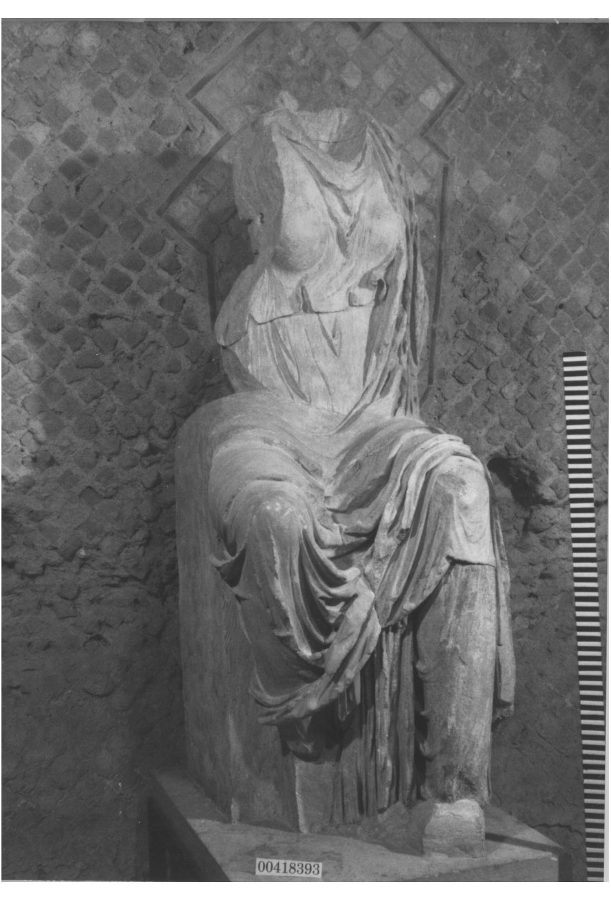 Figura femminile seduta (Statua) (Prima metÍ I d.C)