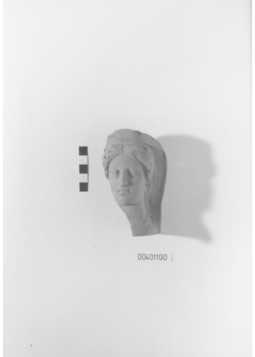 Religione romana: pratiche rituali: figura femminile (Testa votiva) (IV a.C, III a.C)