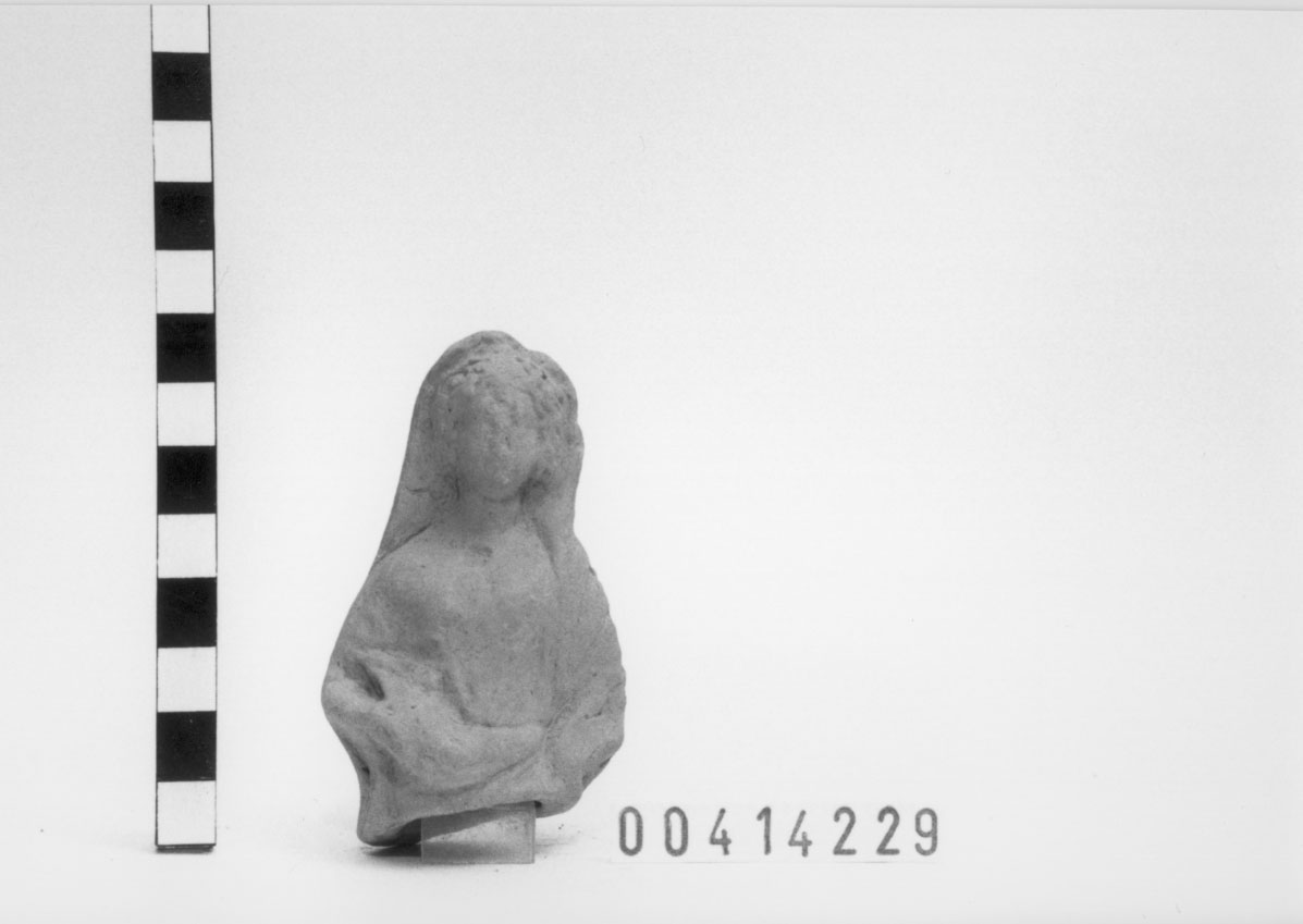 Figura di offerente, femminile, velata (Statuetta votiva/ frammento) (II a.C)