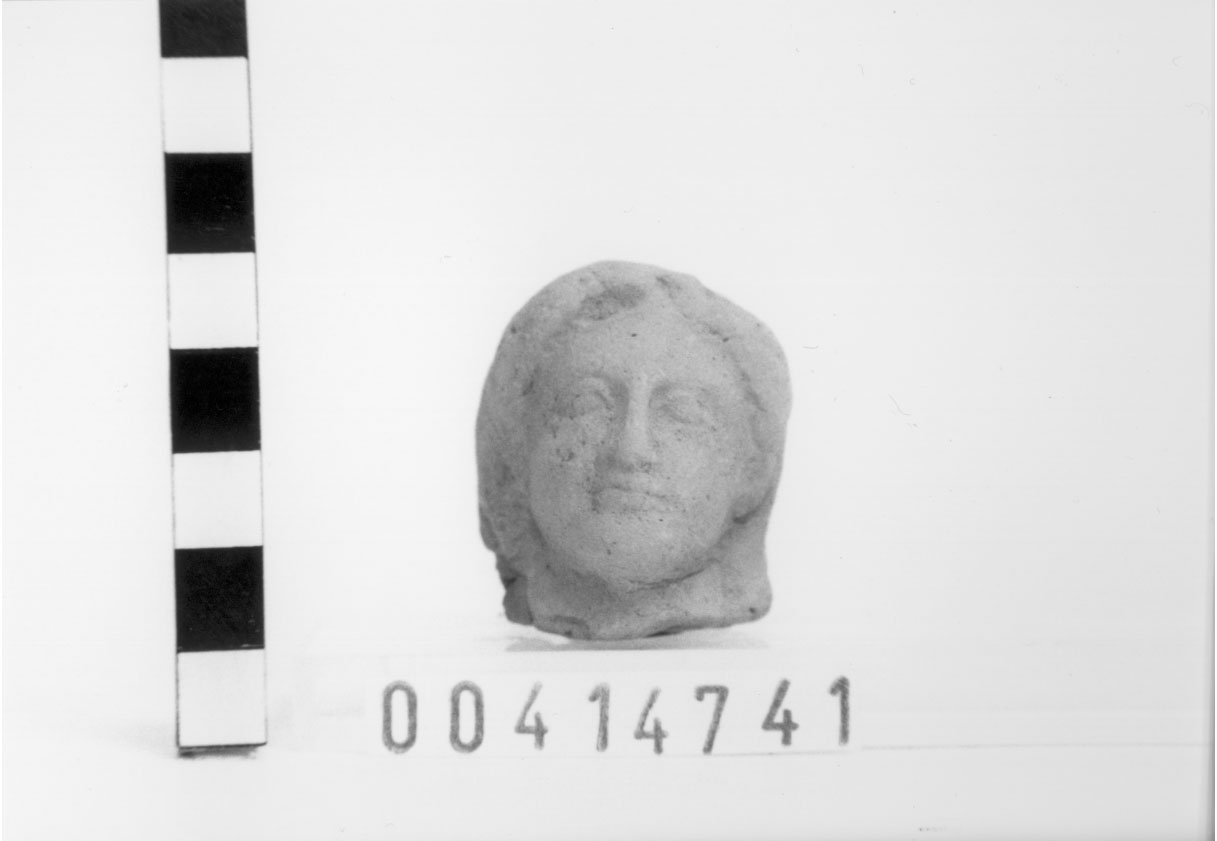 Figura femminile velata (Statuetta votiva/ frammento) (III a.C, II a.C)