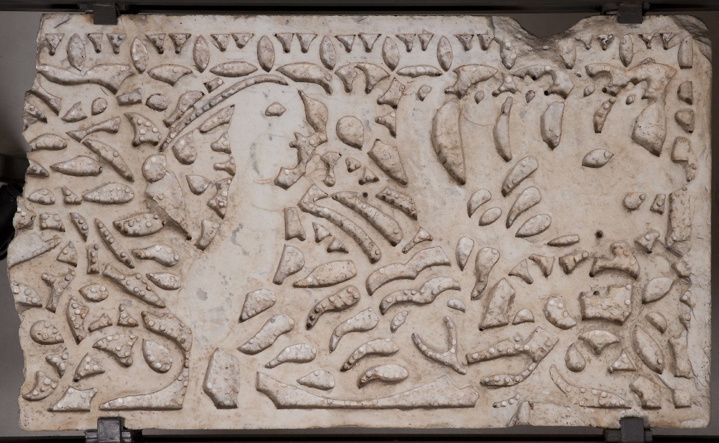 Figura umana che cavalca un'idra (decorazione a intarsio) di Rainaldo (bottega) (secondo quarto, terzo quarto sec. XII, sec. XII)