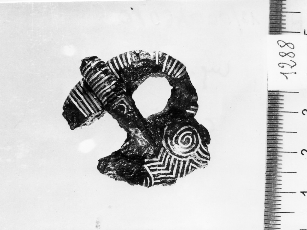 fibbia/ forma ricostruibile - deposizione longobarda (seconda metà sec. VII d.C)