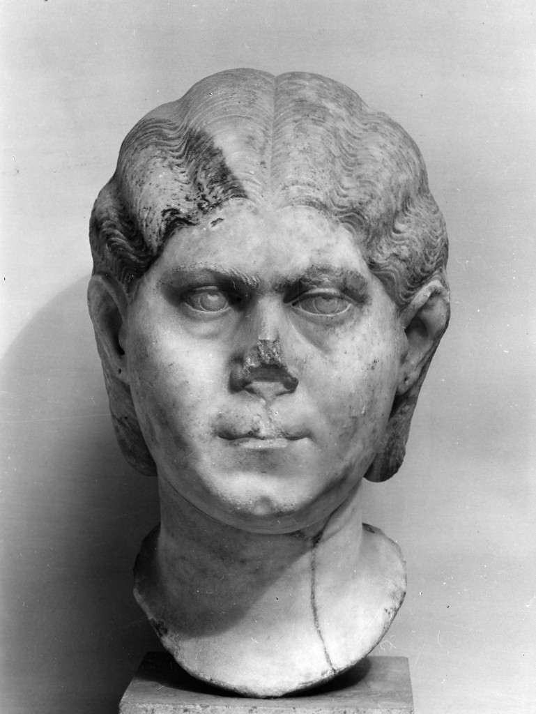 testa ritratto femminile (non determinabile sec. III d.C)