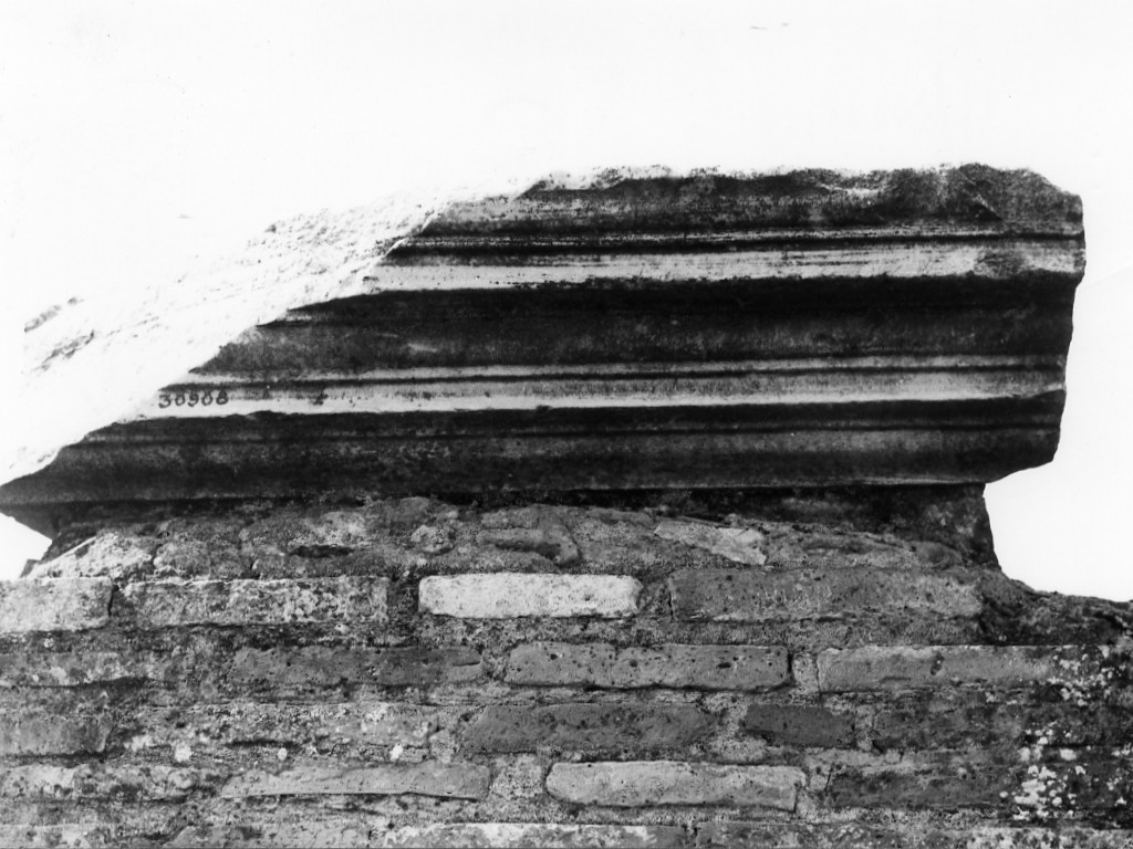 cornice (sec. II d.C)