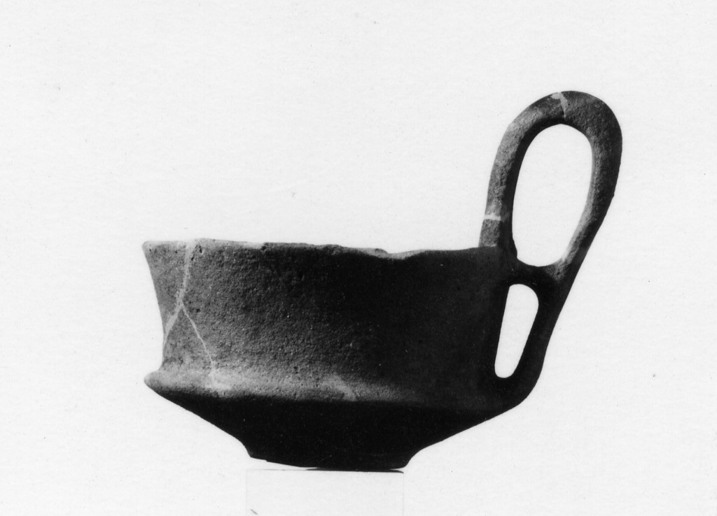 tazza (prima metà sec. VII a.C)