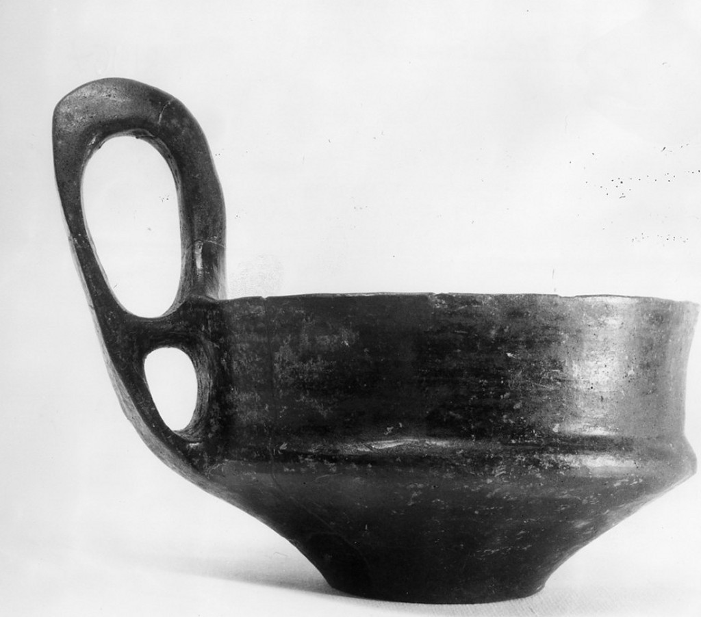 tazza (primo quarto sec. VII a.C)