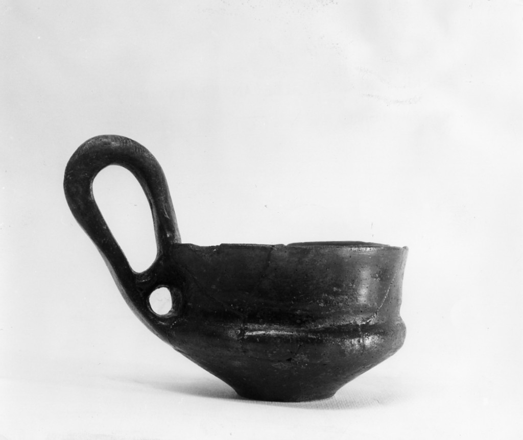 tazza (primo quarto sec. VII a.C)