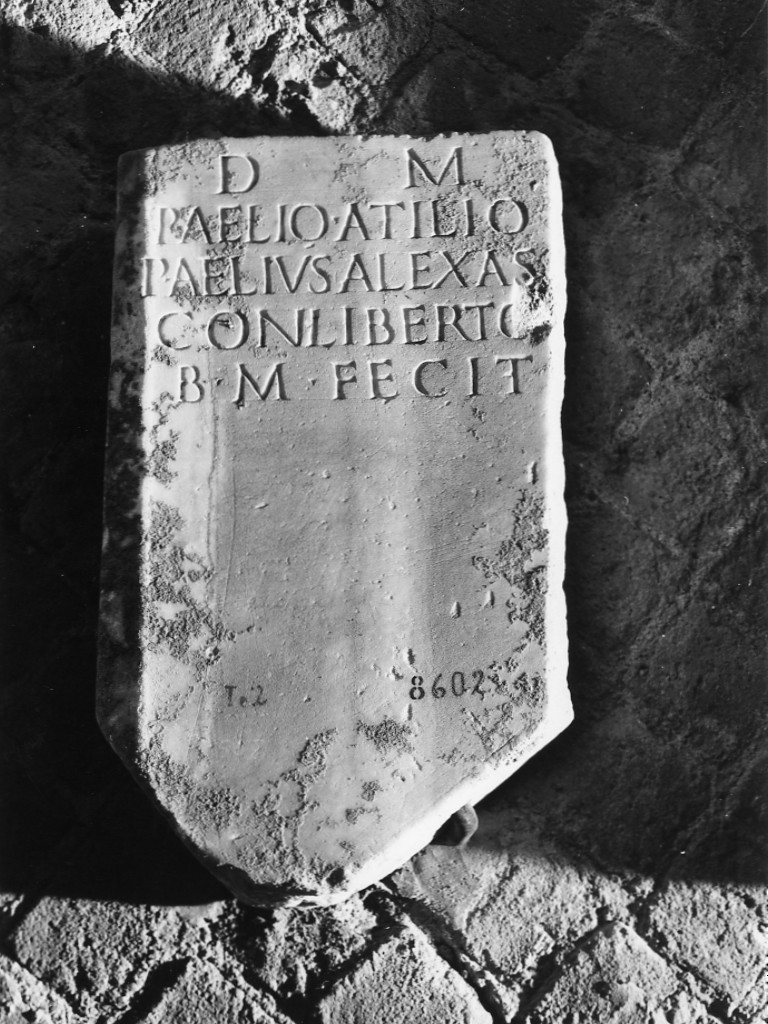 stele funeraria (sec. II d.C)