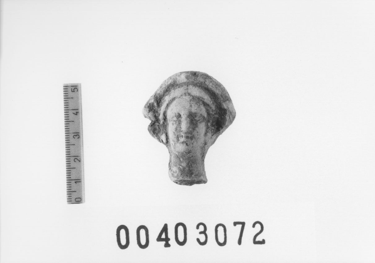 Figura femminile (Testa di statuetta, Comella, gruppo C I a 6) (III a.C, II a.C, I a.C)