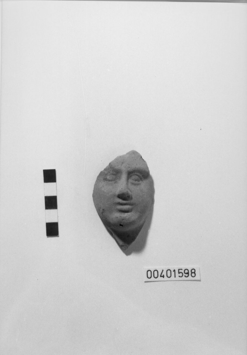 Figura femminile (testa/ votiva) - produzione locale (III a.C)