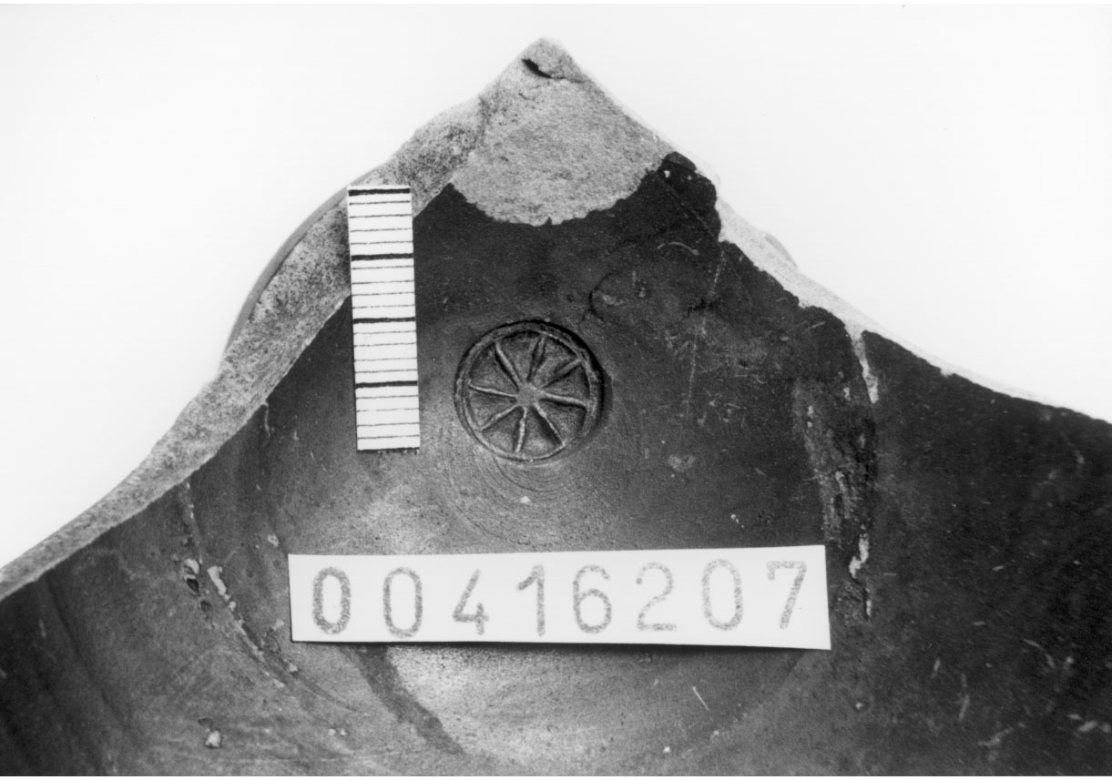 Coppa/ frammento (Fine, Prima metà IV a.C, III a.C)
