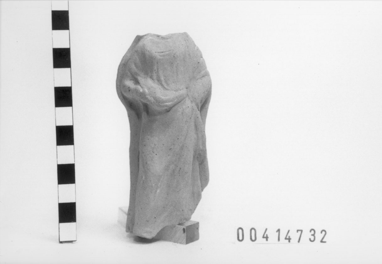 Figura femminile (Statuetta votiva/ frammento) (III a.C)
