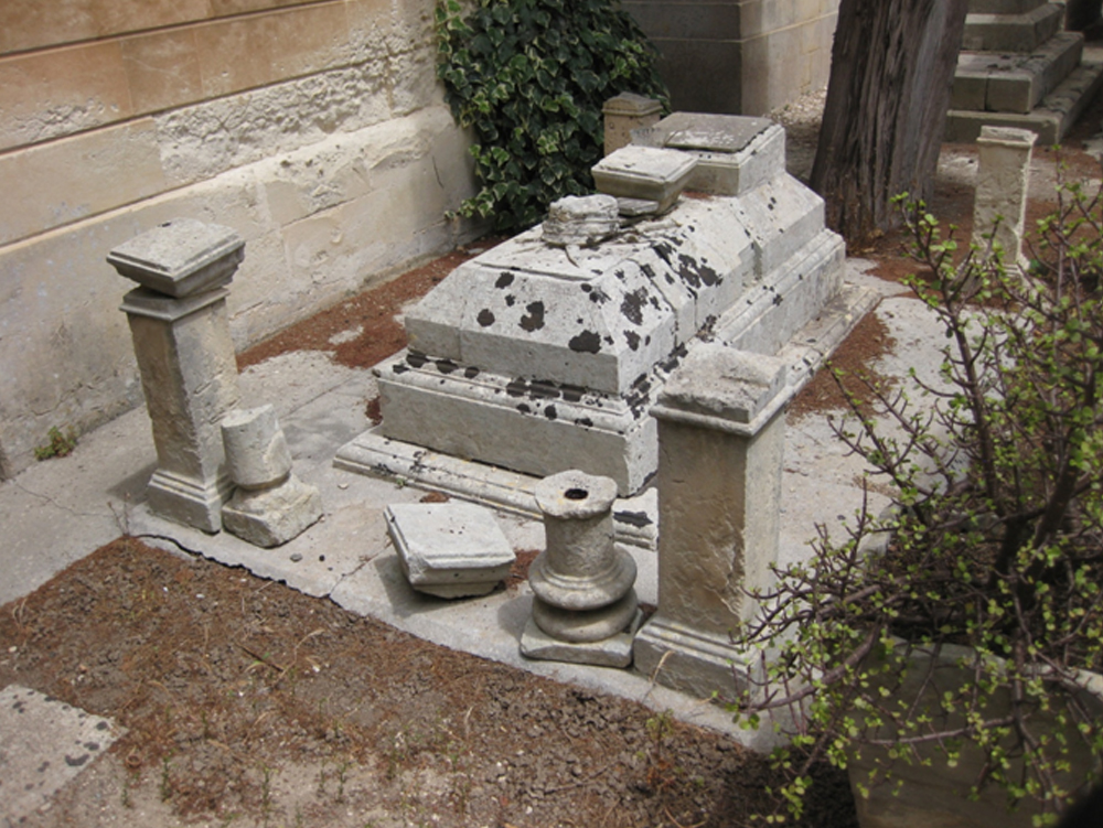 Giuseppe Scognamillo (tomba, tomba pavimentale a fossa) - Lecce (LE) 