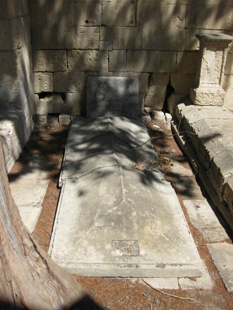 Alfredo Francesi (tomba, tomba pavimentale a fossa) - Lecce (LE) 