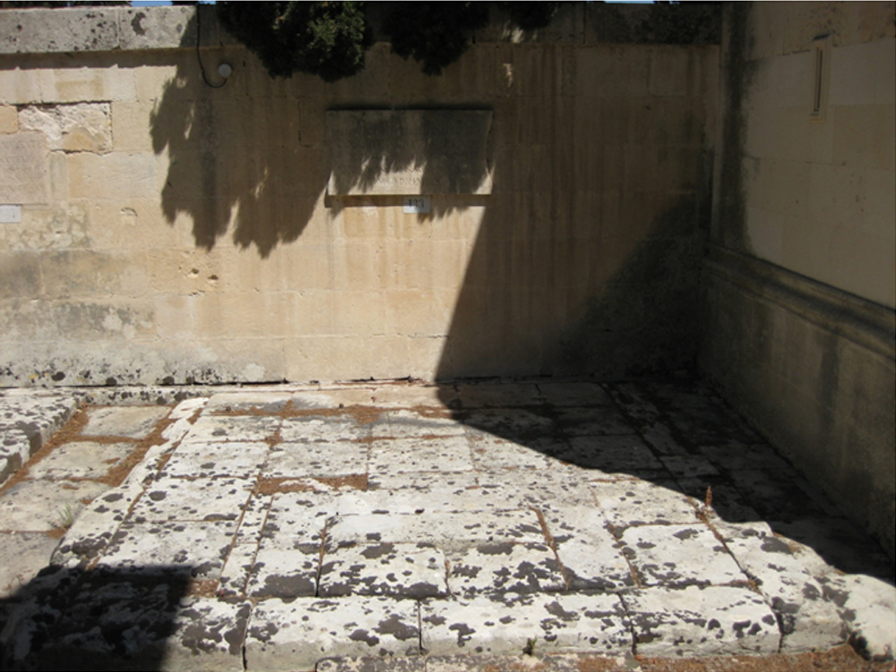 Salvatore Papaleo (tomba, tomba pavimentale a fossa) - Lecce (LE) 