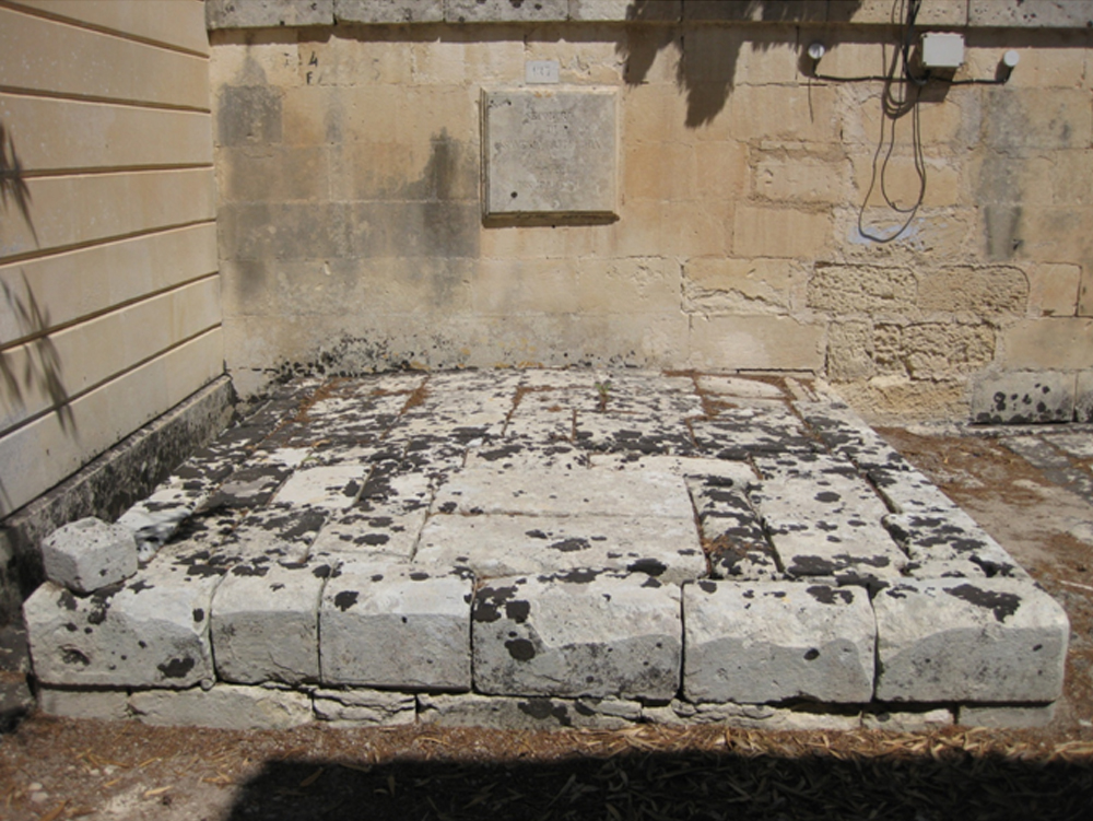 Saverio Bardicchia (tomba, tomba pavimentale a fossa) - Lecce (LE) 