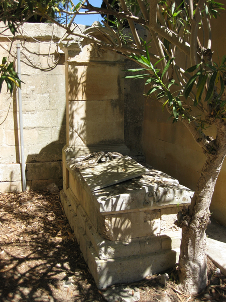 Scipione De Paolis (tomba, tomba pavimentale a fossa) - Lecce (LE) 