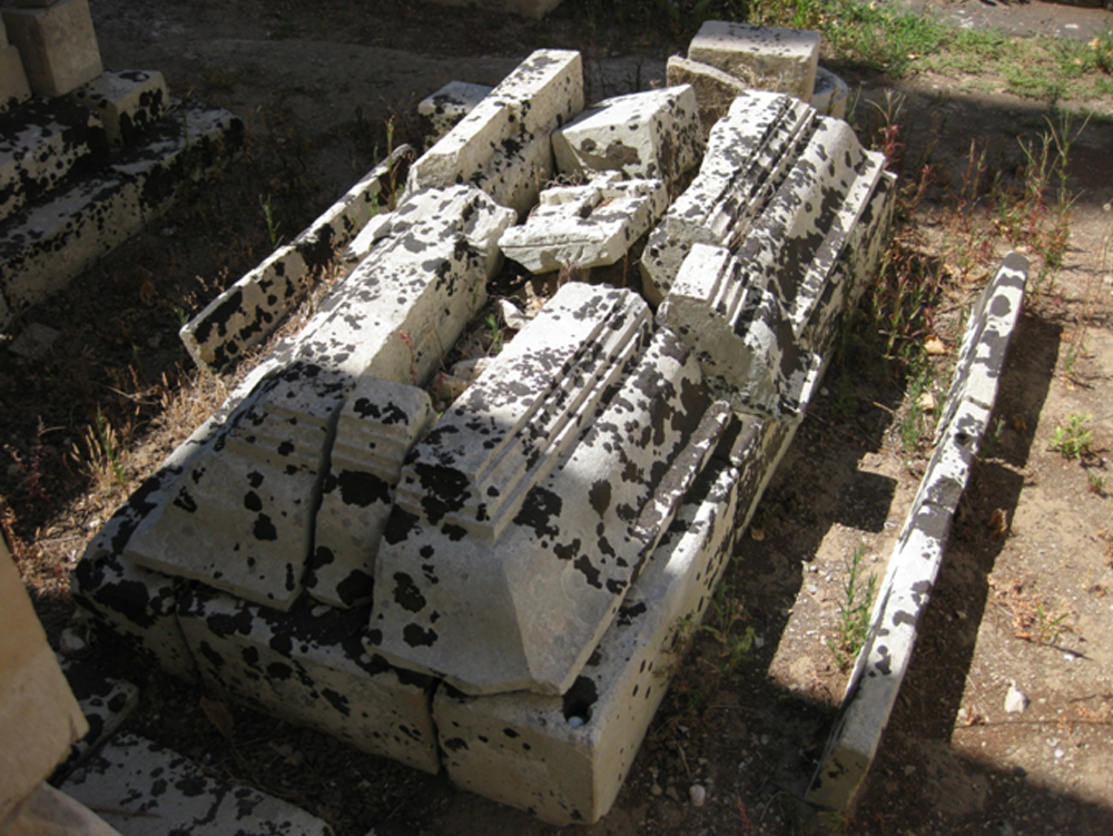 Luigi Chiriatti (tomba, tomba pavimentale a fossa) - Lecce (LE) 