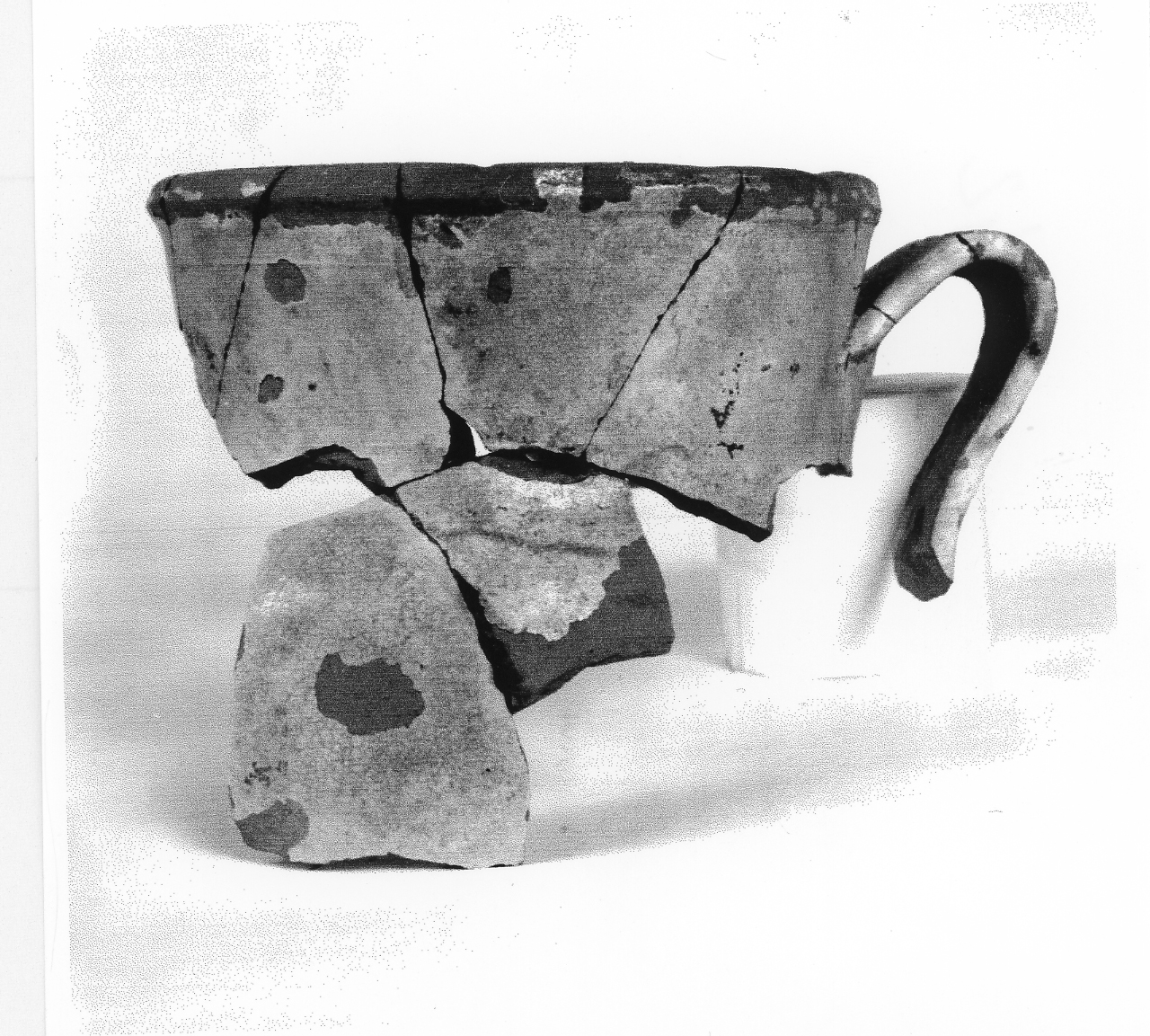 vaso/ forma parzialmente ricostruibile - manifattura veneta (sec. XVII d.C)