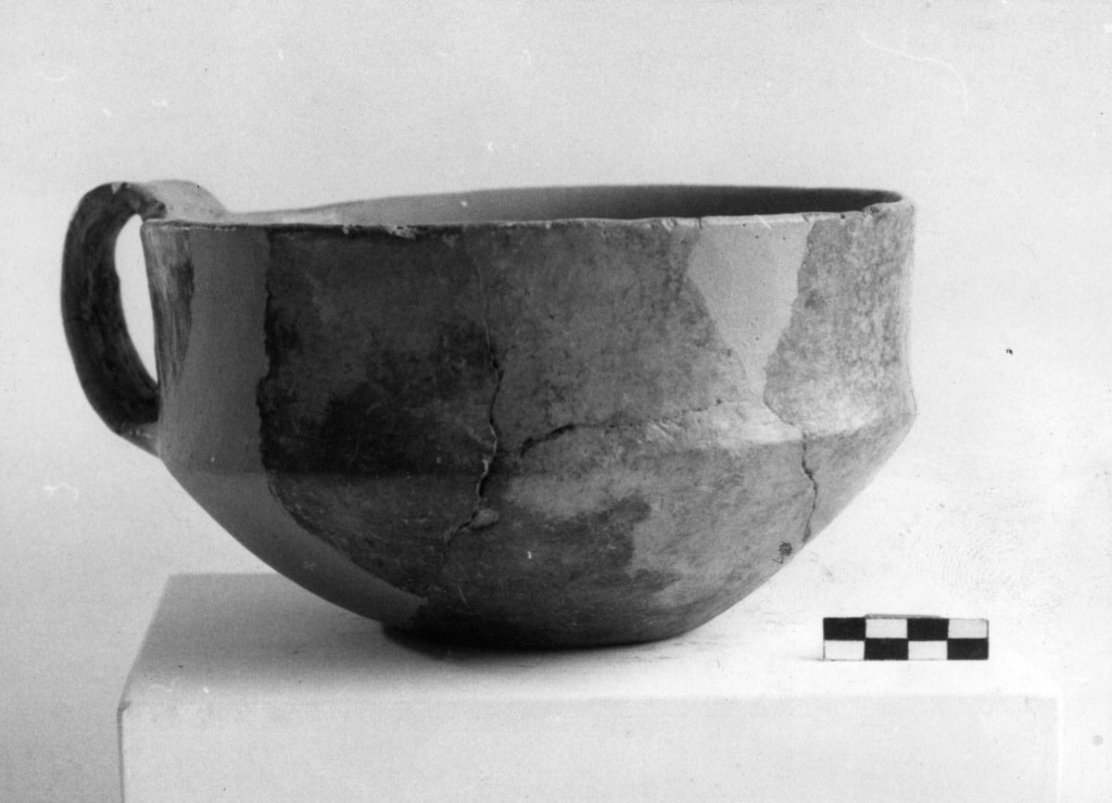 tazza carenata - tarda età del Bronzo (sec XIII a.C)