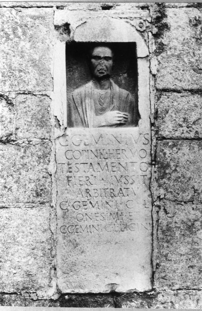stele funeraria centinata (fine/ inizio secc. I a.C.-I d.C)