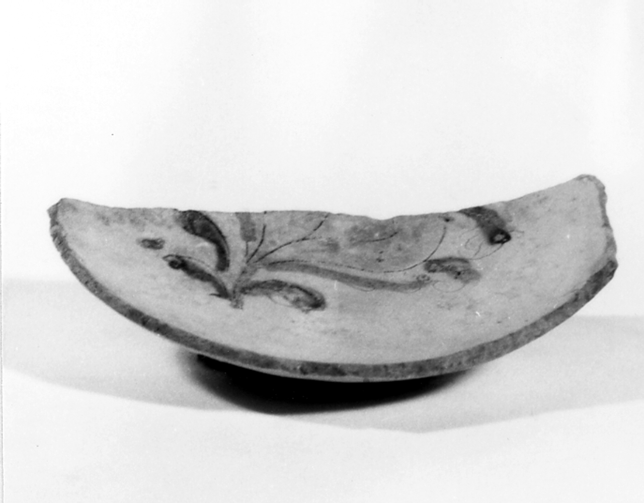 Motivo decorativo floreale (scodellone) - manifattura veneta (XVI-XVII)