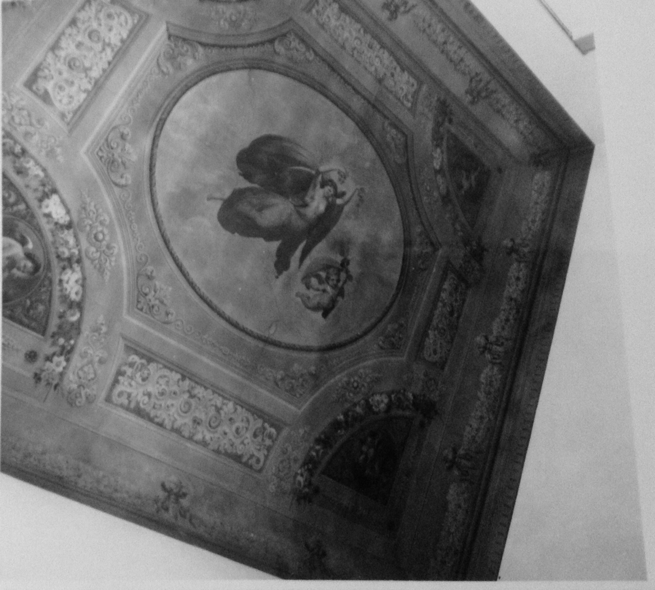 Aurora, occhio centrale con figura femminile e angelo in medaglioni (soffitto dipinto, opera isolata) - manifattura toscana (seconda metà XIX)