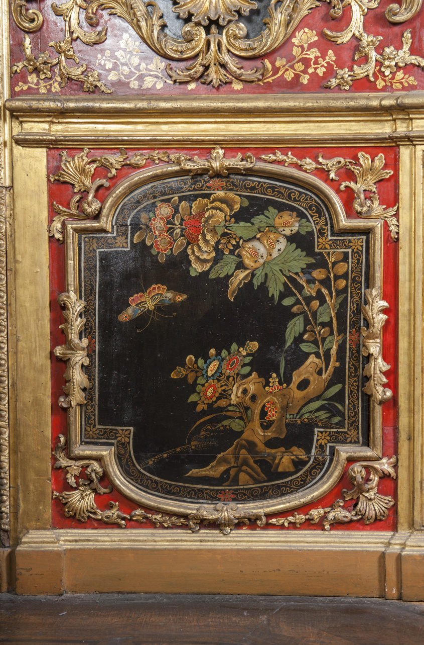 paesaggio con fiori e farfalle (pannello dipinto, elemento d'insieme) di Juvarra Filippo, Massa Pietro (secondo quarto sec. XVIII)