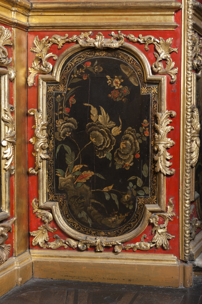 paesaggio con fiori e farfalle (pannello dipinto, elemento d'insieme) di Juvarra Filippo, Massa Pietro (secondo quarto sec. XVIII)