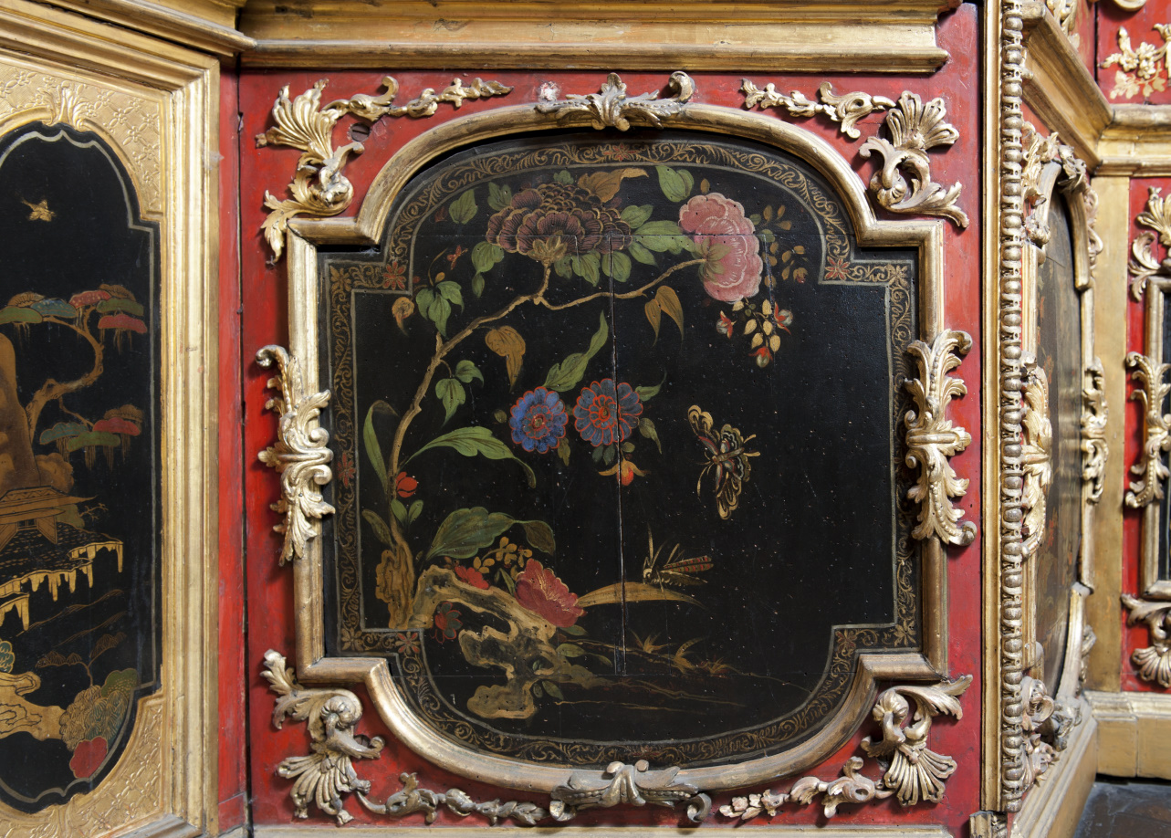 paesaggio con fiori e farfalla (pannello dipinto, elemento d'insieme) di Juvarra Filippo, Massa Pietro (secondo quarto sec. XVIII)