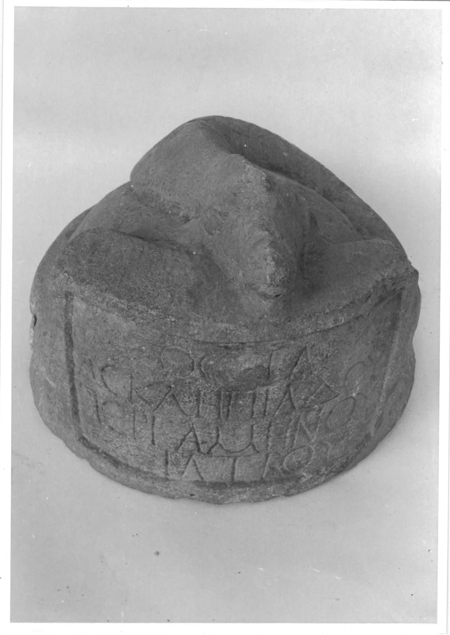 coperchio, di urna cineraria - età romana imperiale (III d.C)