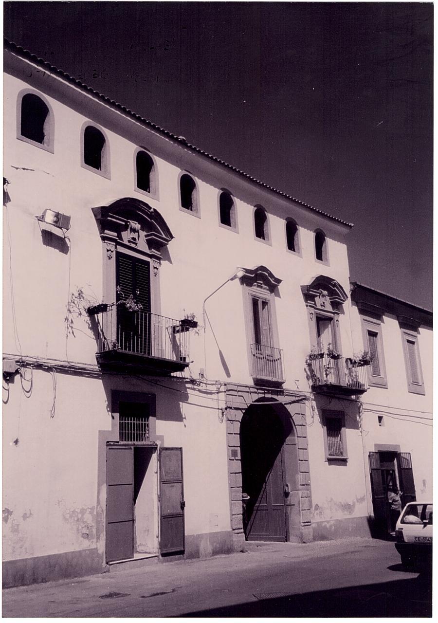 palazzo Del Tufo (palazzo, residenziale) - Aversa (CE) 