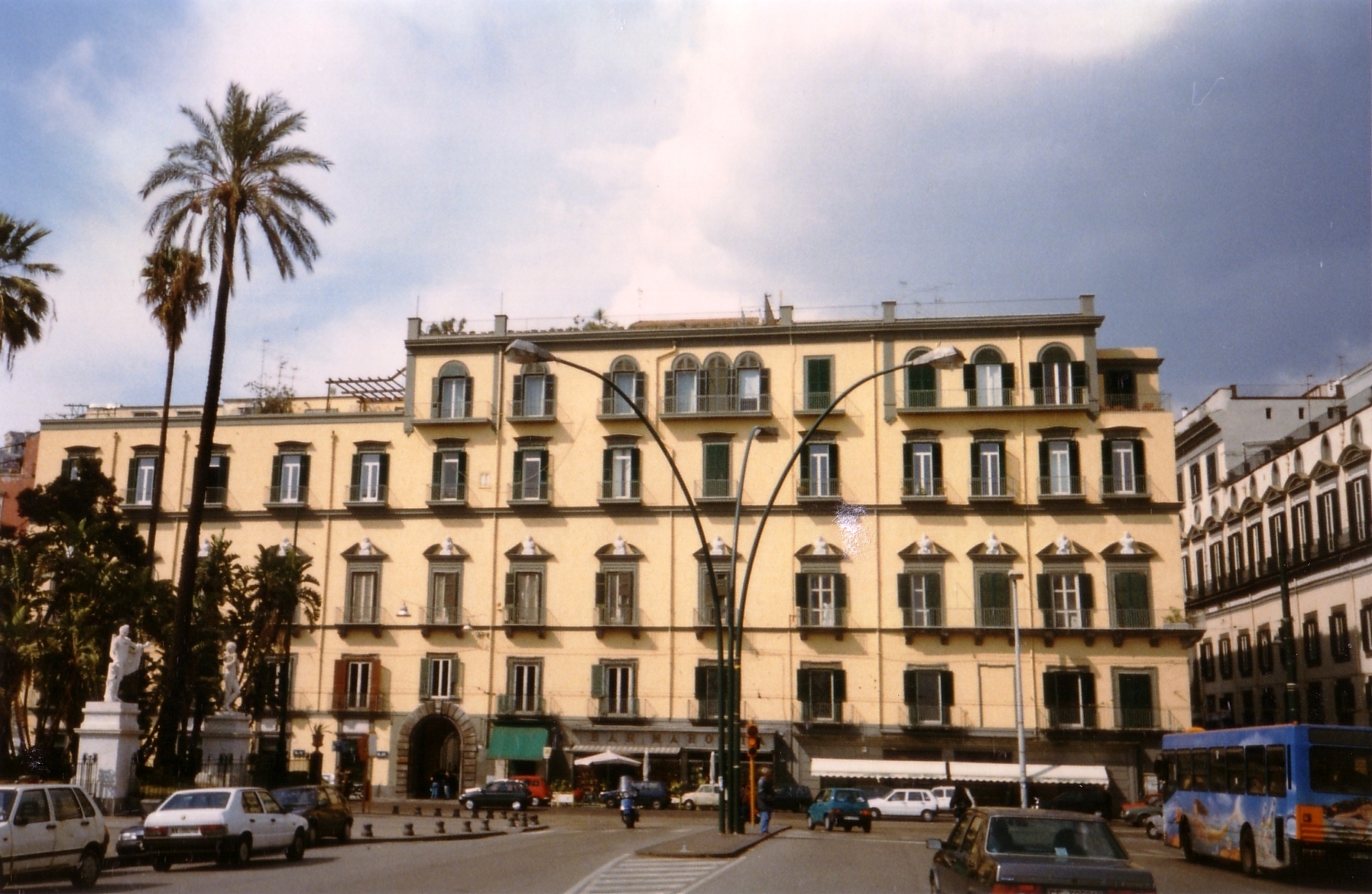 Palazzo Raveschieri di Satriano (palazzo, padronale) - Napoli (NA) 