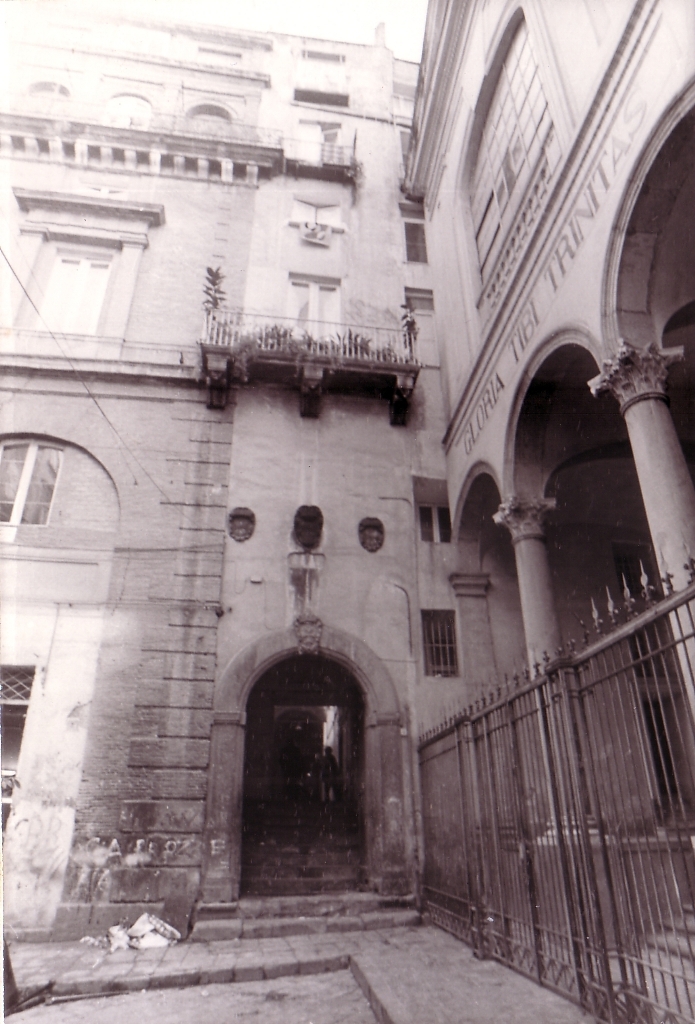 Chiostro del monastero della chiesa della Tinità degli Spagnoli (convento, monastico) - Napoli (NA) 