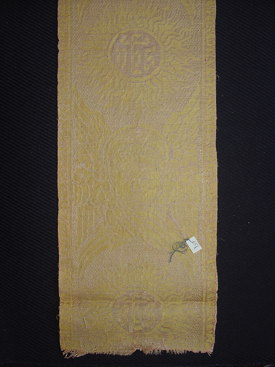 monogramma di San Bernardino da Siena (tessuto) - manifattura fiorentina (secondo quarto sec. XVI)