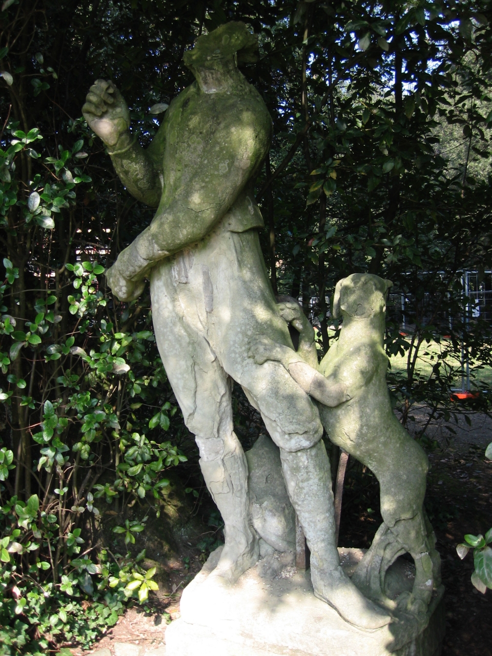 cacciatore con due bracchi (statua) di Pieratti Domenico (sec. XVII)