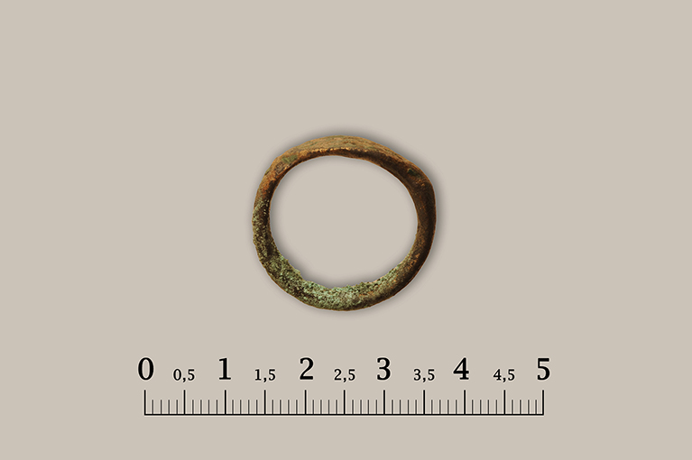anello/ con castone - ambito daunio (età daunia/ età romana)
