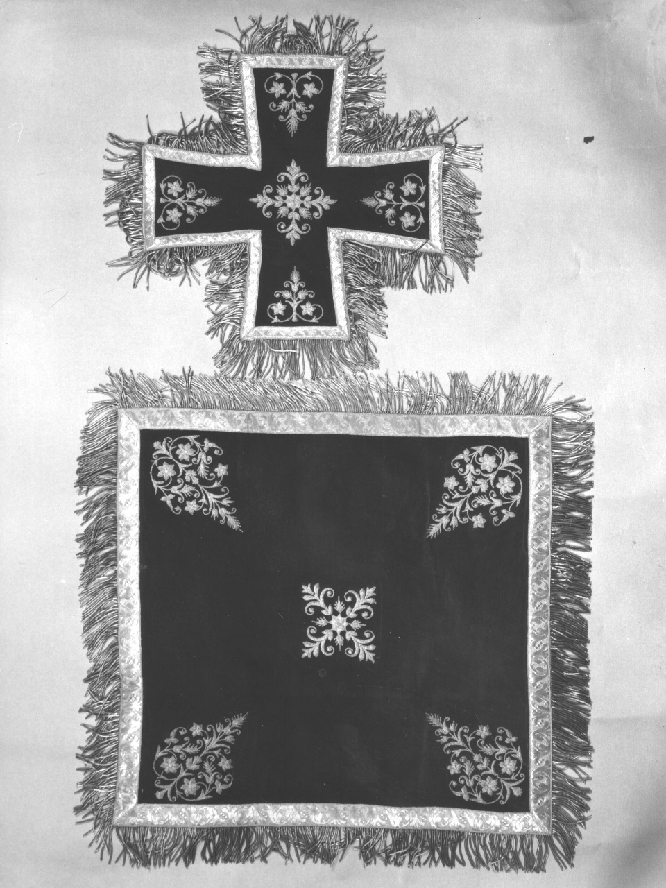 motivi decorativi floreali (velo, pendant) - manifattura russa (sec. XIX)