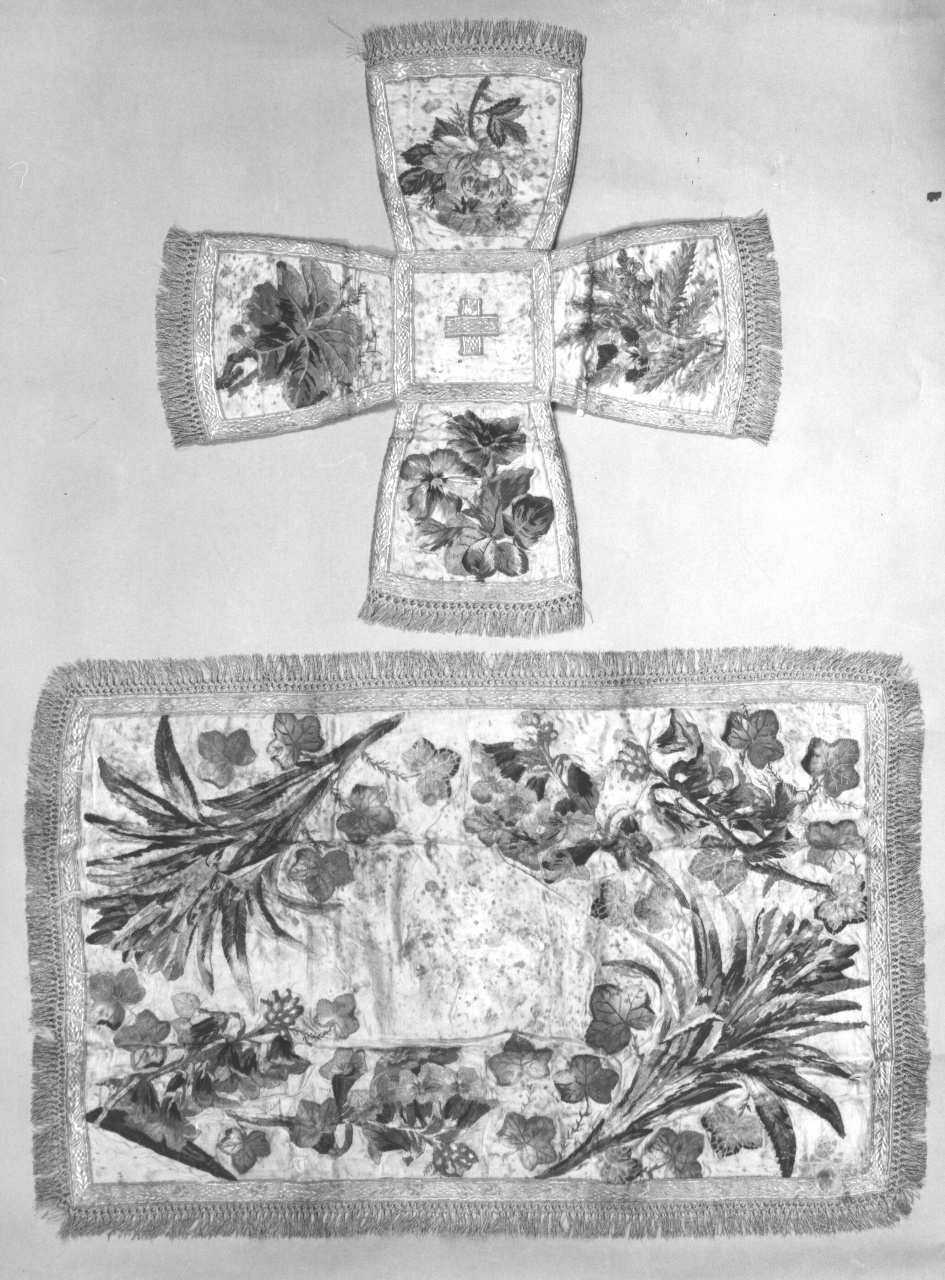 motivi decorativi floreali (velo di calice, pendant) - manifattura russa (sec. XIX)