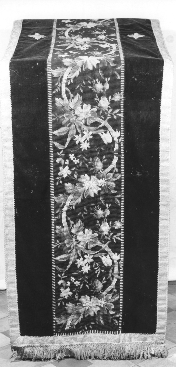 motivi decorativi floreali (banda coprileggio) - manifattura russa (sec. XIX)