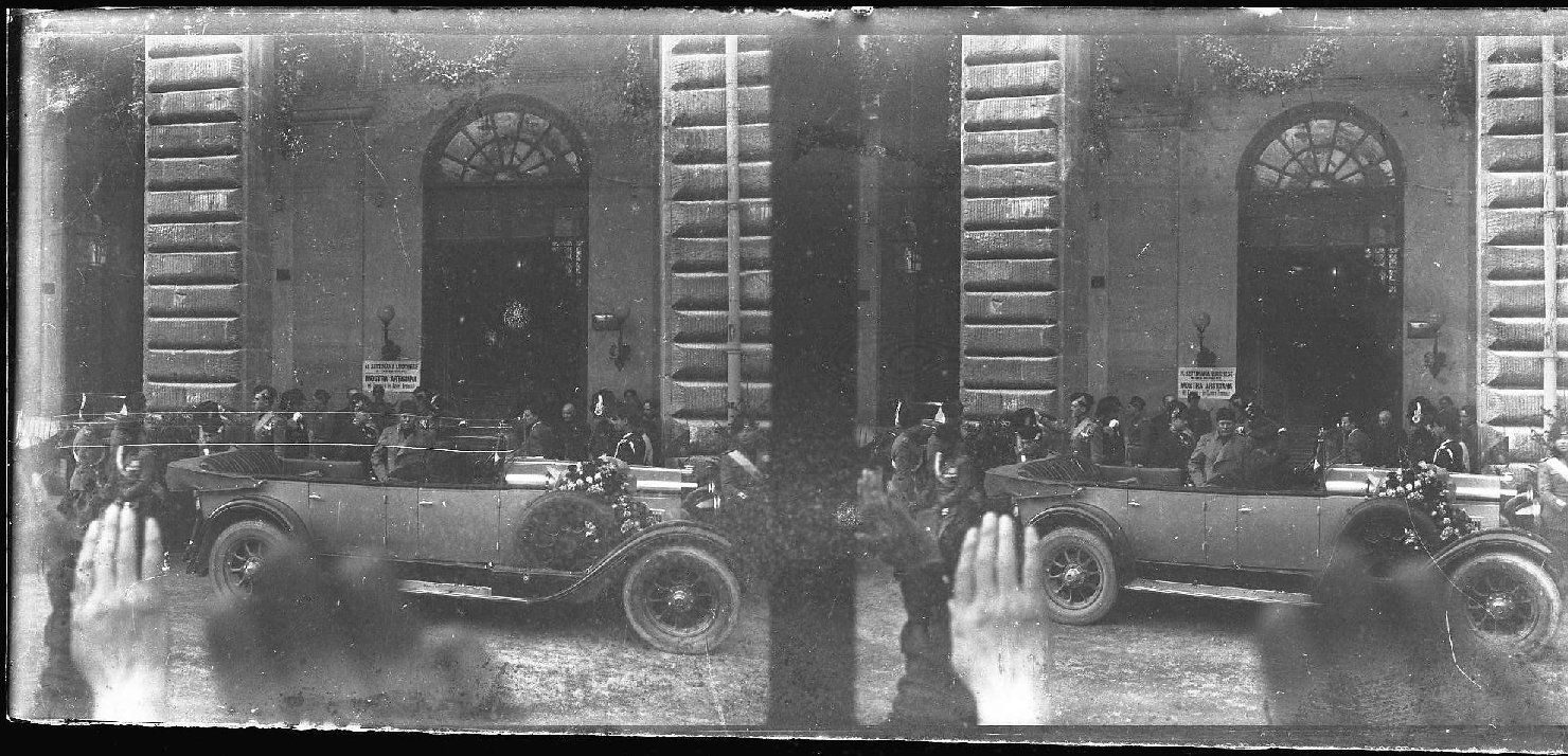 Visita di Mussolini a Lucca (positivo stereoscopico) di Anonimo (XX)