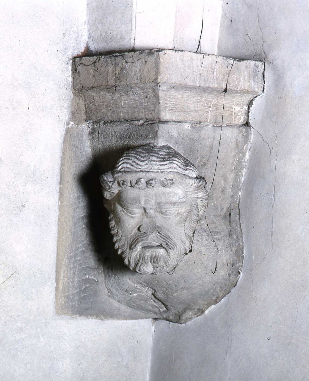 testa d'uomo con barba (peduccio - angolare) di Nicola Pisano (cerchia) (seconda metà sec. XIII)