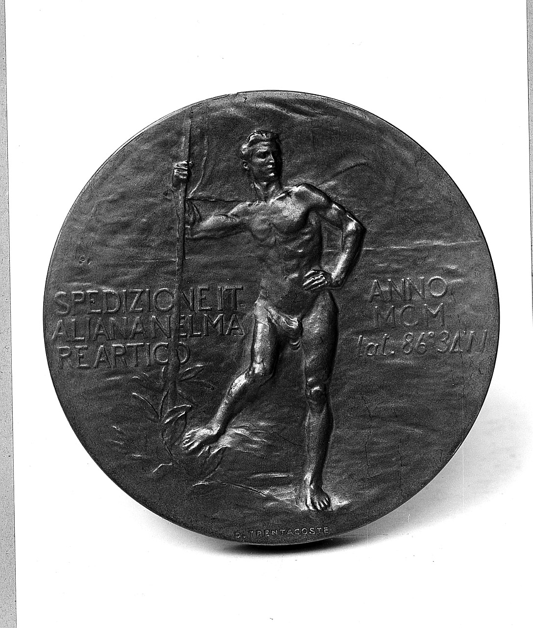 Conquistatore ignudo, figura maschile (medaglia) di Trentacoste Domenico (sec. XX)