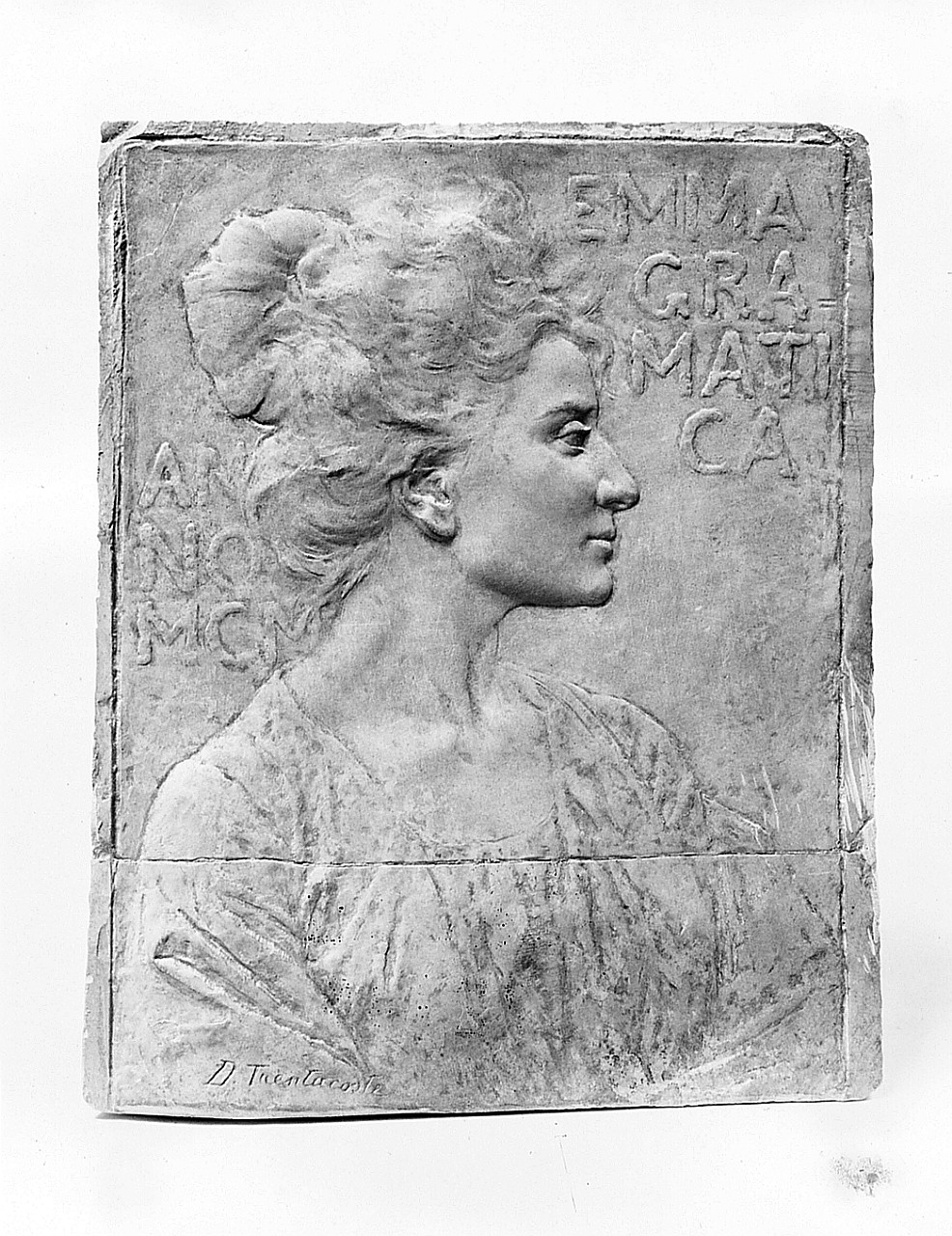 ritratto di Emma Gramatica (rilievo) di Trentacoste Domenico (sec. XX)