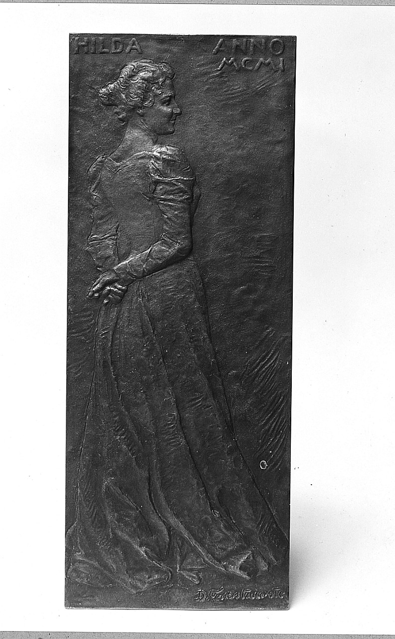ritratto di Hilda (rilievo) di Trentacoste Domenico (sec. XX)