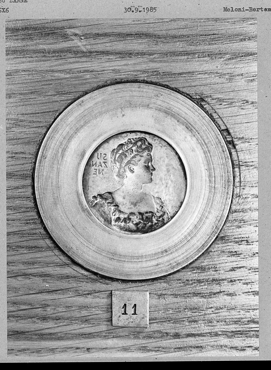 ritratto di Suzanne (rilievo) di Trentacoste Domenico (inizio sec. XX)