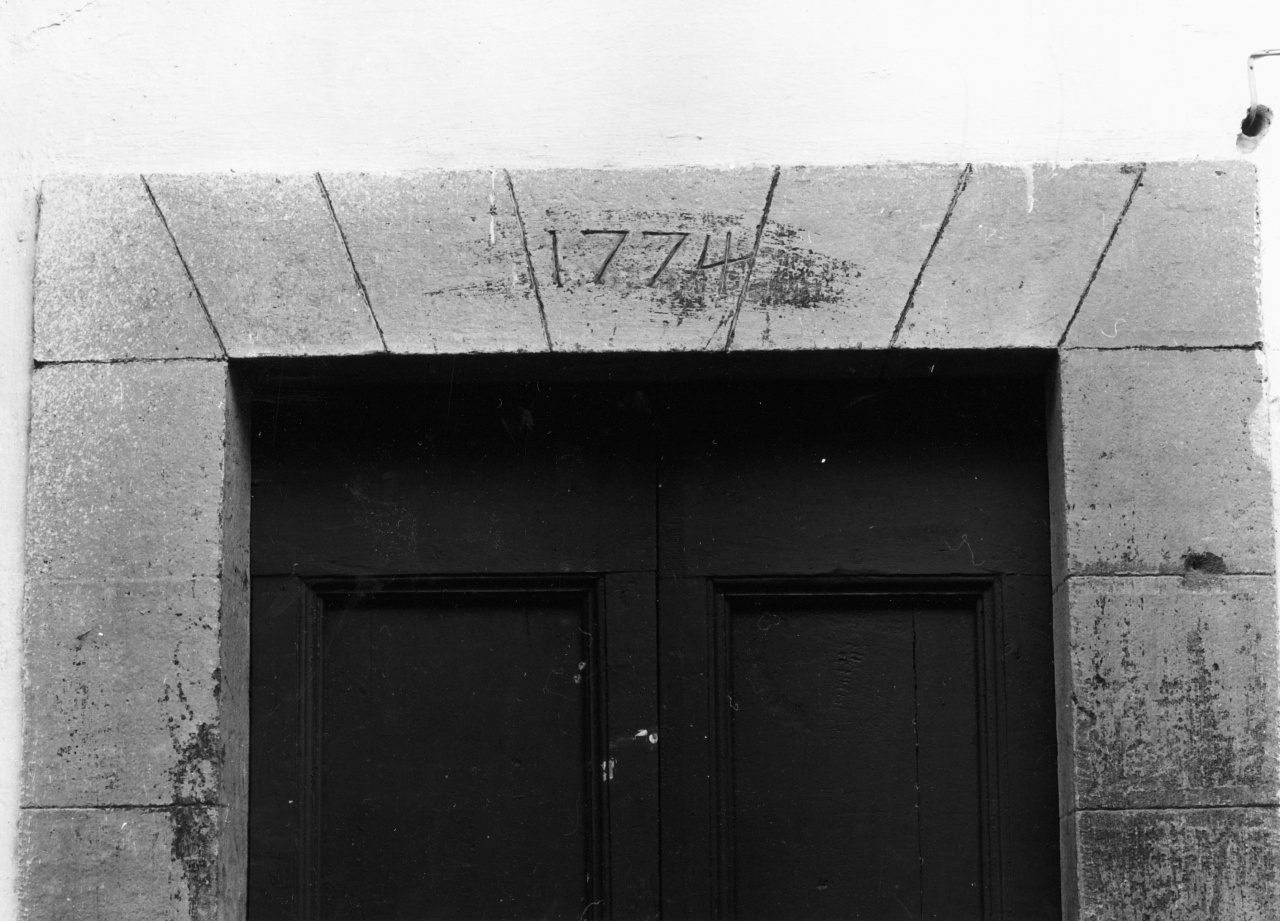 iscrizione (stipite di porta) - produzione toscana (sec. XVIII)