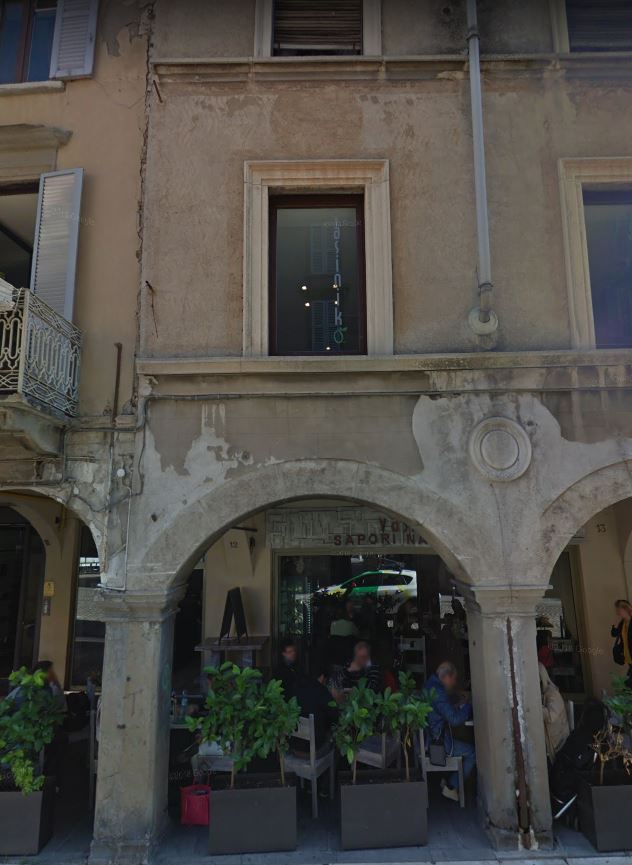 Portico della casa in piazza Pontida (portico) - Bergamo (BG) 